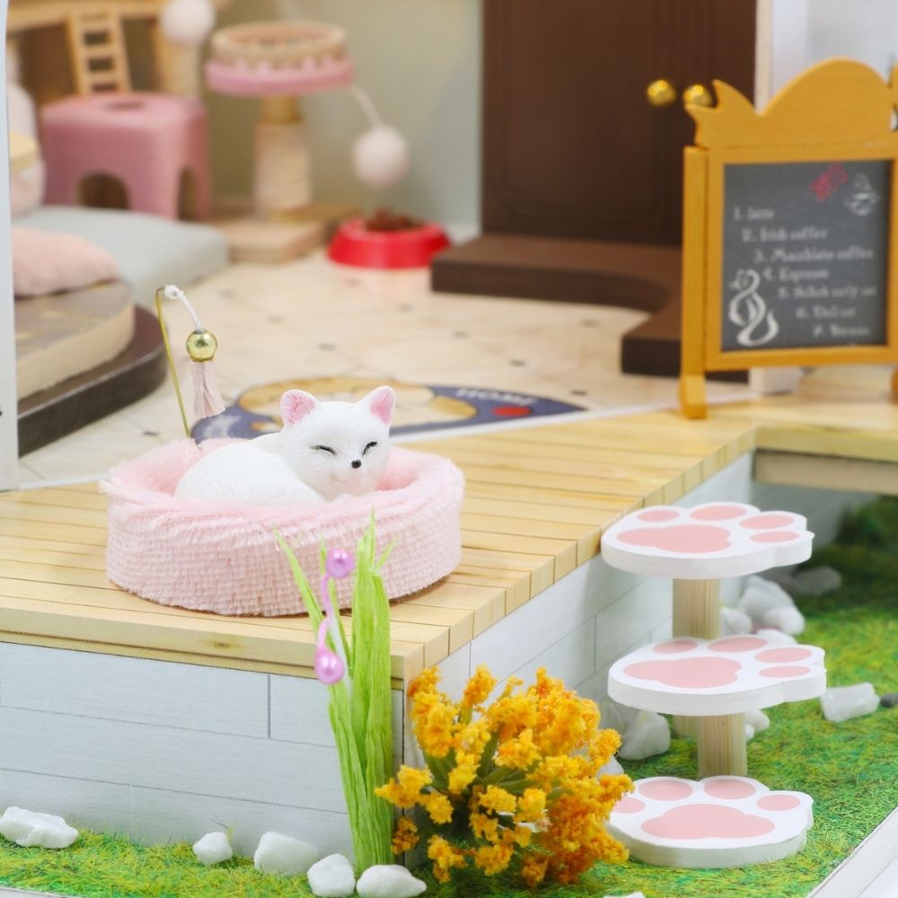 Miniature House - Cat Cafe Garden